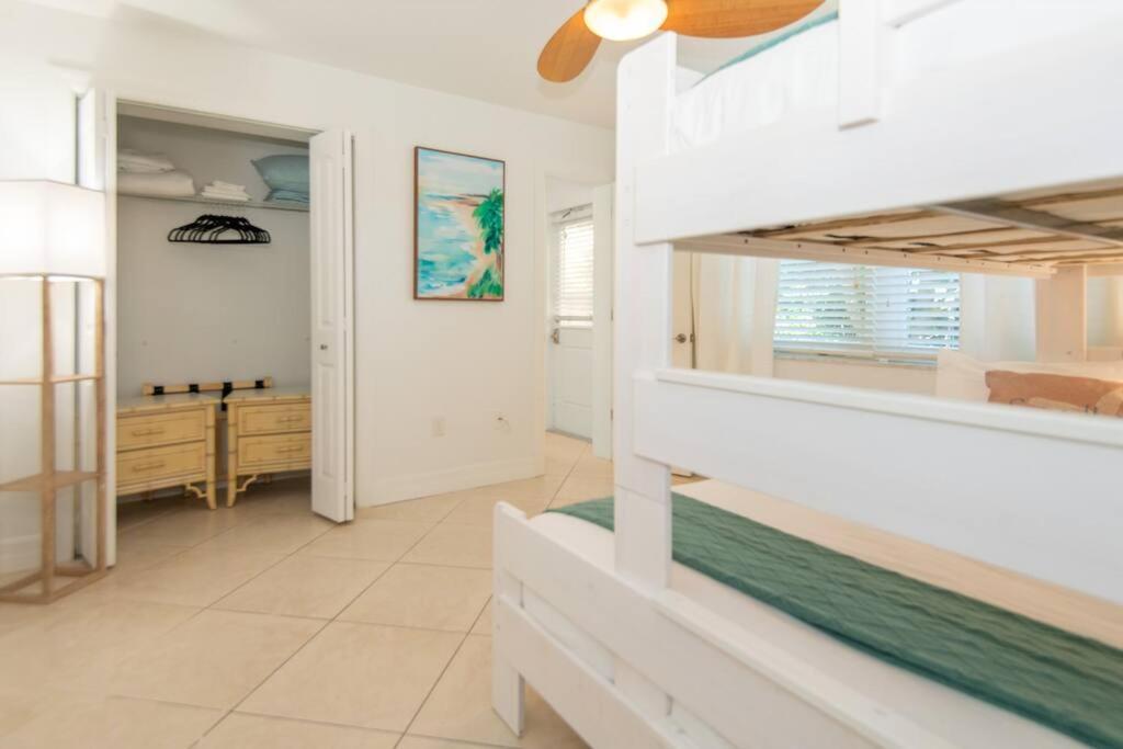 Villa Pierce - 2bd,2ba Tropical Surfside Retreat Fort Pierce