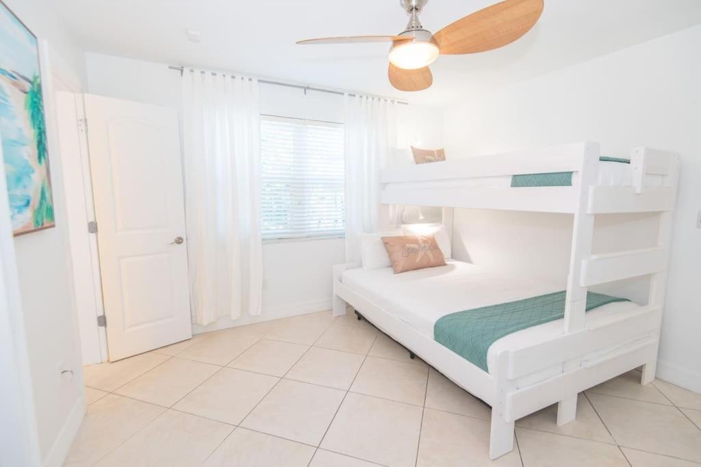 Pierce - 2bd,2ba Tropical Surfside Retreat Villa