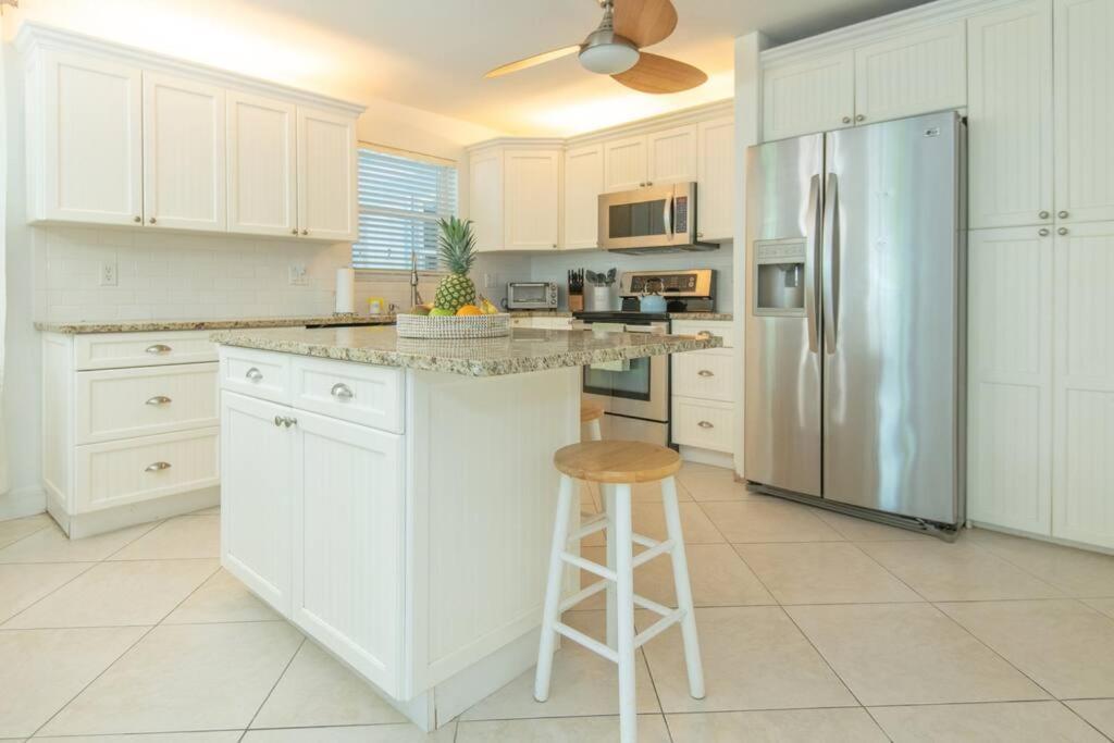 Pierce - 2bd,2ba Tropical Surfside Retreat Villa