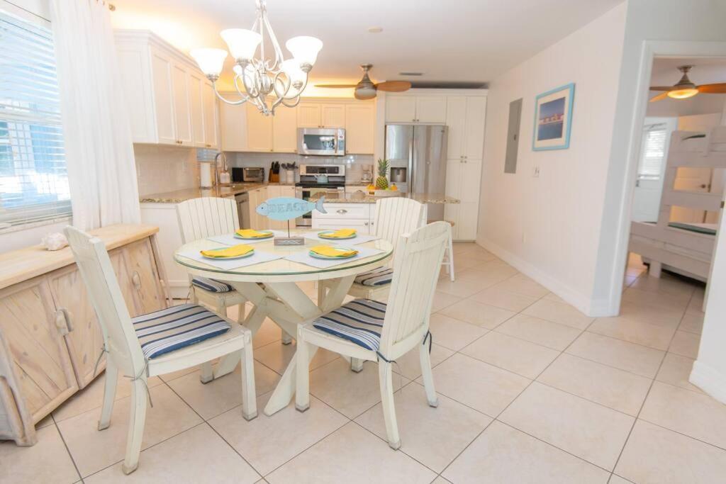 Pierce - 2bd,2ba Tropical Surfside Retreat