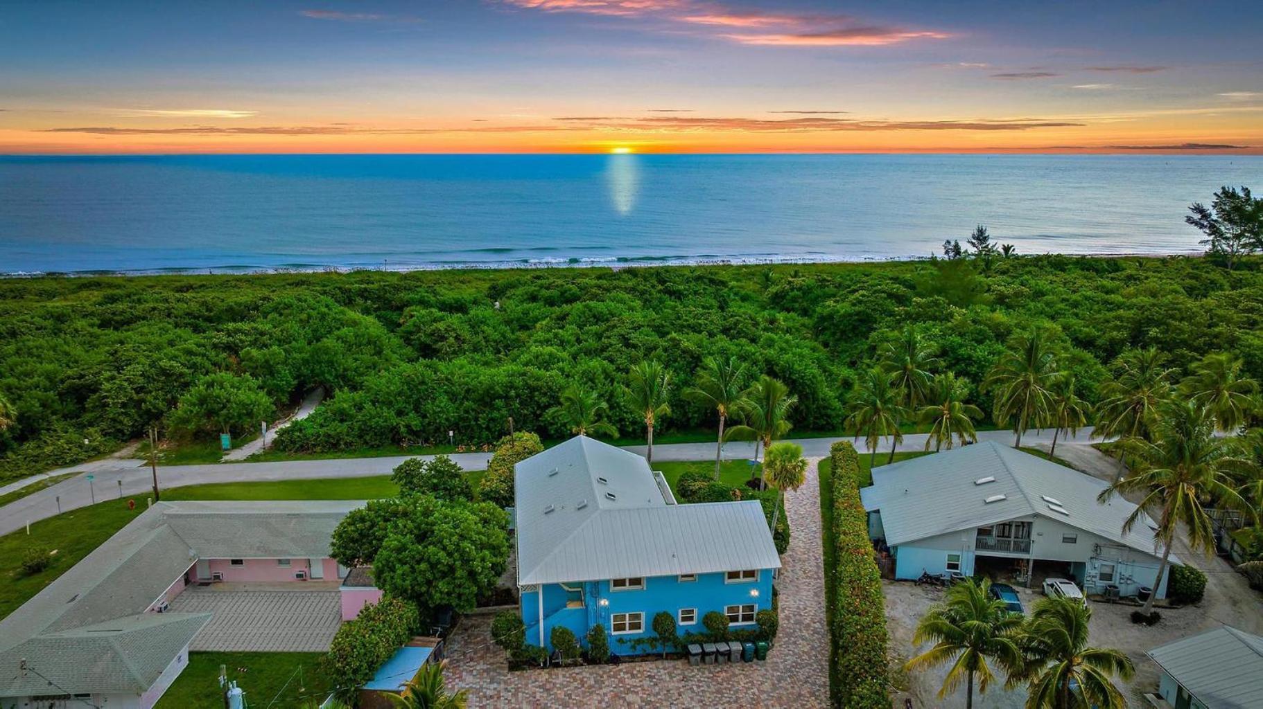 Villa Pierce - 2bd,2ba Tropical Surfside Retreat *