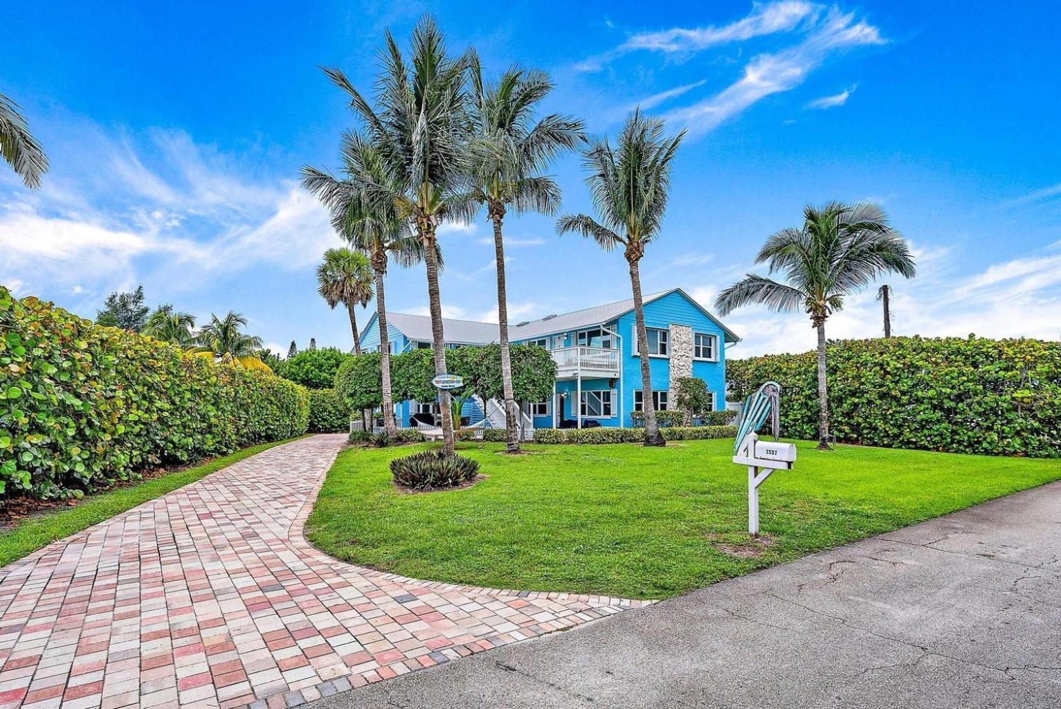 Villa Pierce - 2bd,2ba Tropical Surfside Retreat