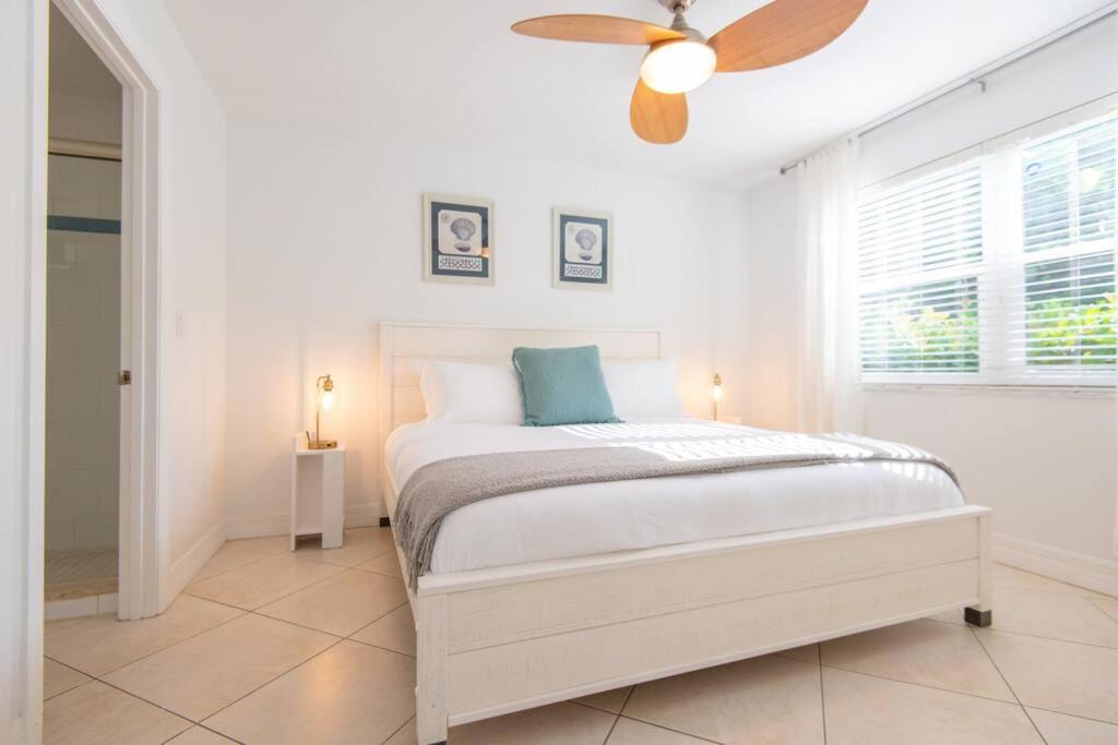 Pierce - 2bd,2ba Tropical Surfside Retreat *